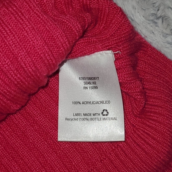 Sweater - Picture 6 of 6